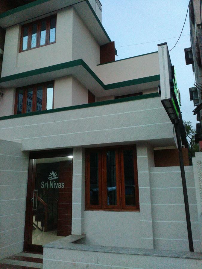 Sri Nivas Hotel *
