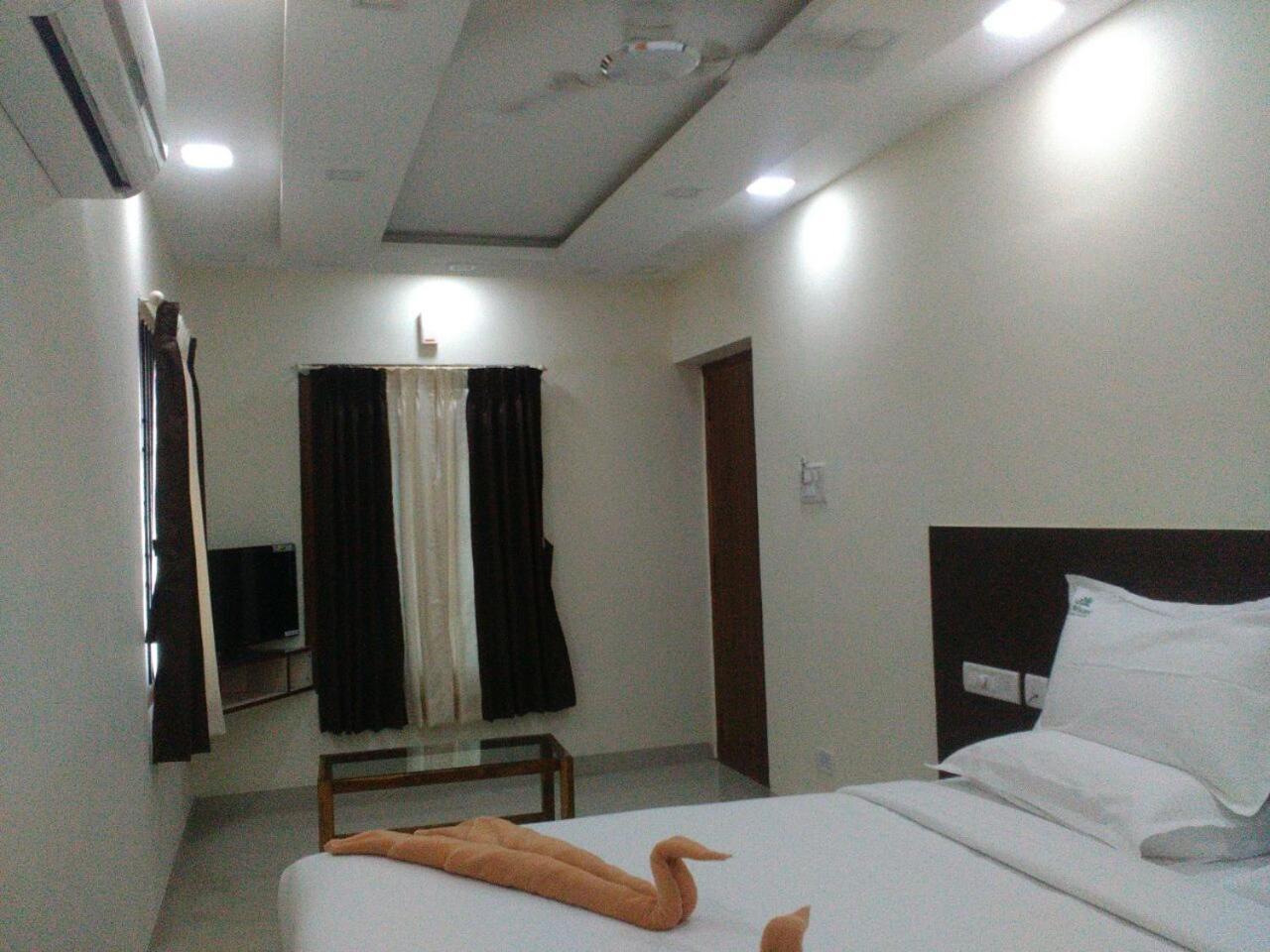 Sri Nivas Hotel
